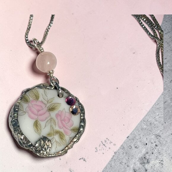 SOLD! Vintage Broken China Floral Pendant - 925 Silver Rose Quartz | Alma Antigu - Picture 13 of 17